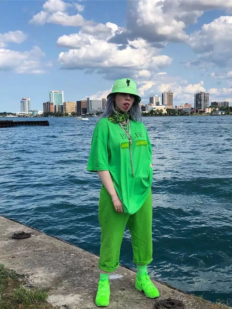 我太太太难了！项链戴在脖子上还做错了？