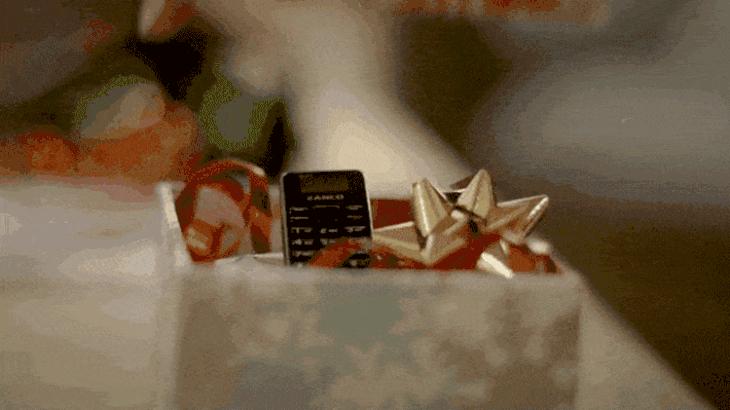 比银行卡还小的手机，4G网络只用2G功能，九宫格按键蓝牙接听电话