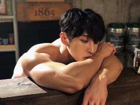 只用一对哑铃就能练全身,在家哑铃一周3练增肌计划