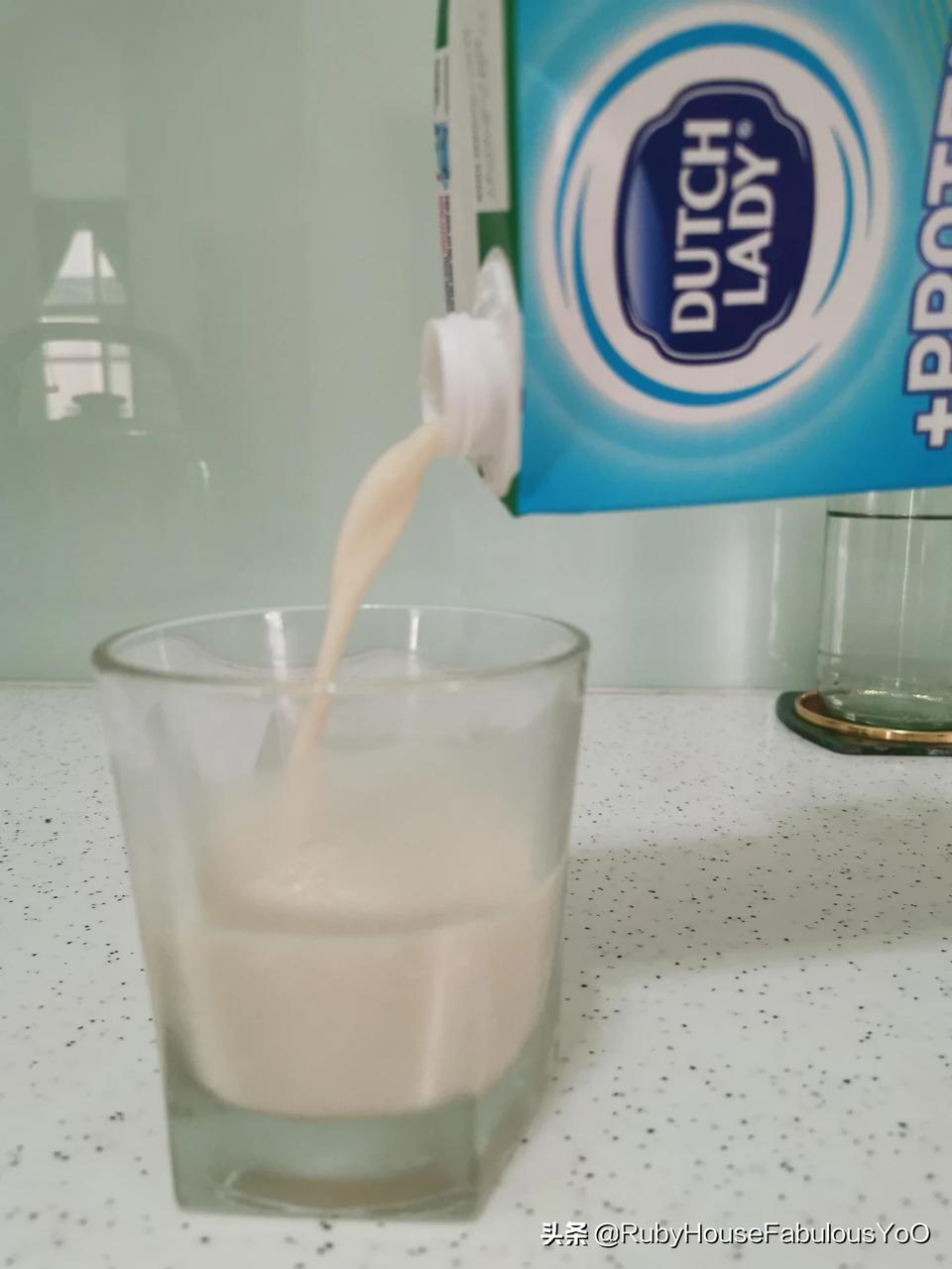 在马来西亚生活最常喝到的国民级牛奶之一-荷兰子母牌牛奶