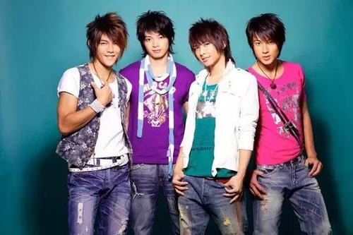 鹿晗、吴亦凡早年杀马特造型是学东方神起的?打开方式不对吧