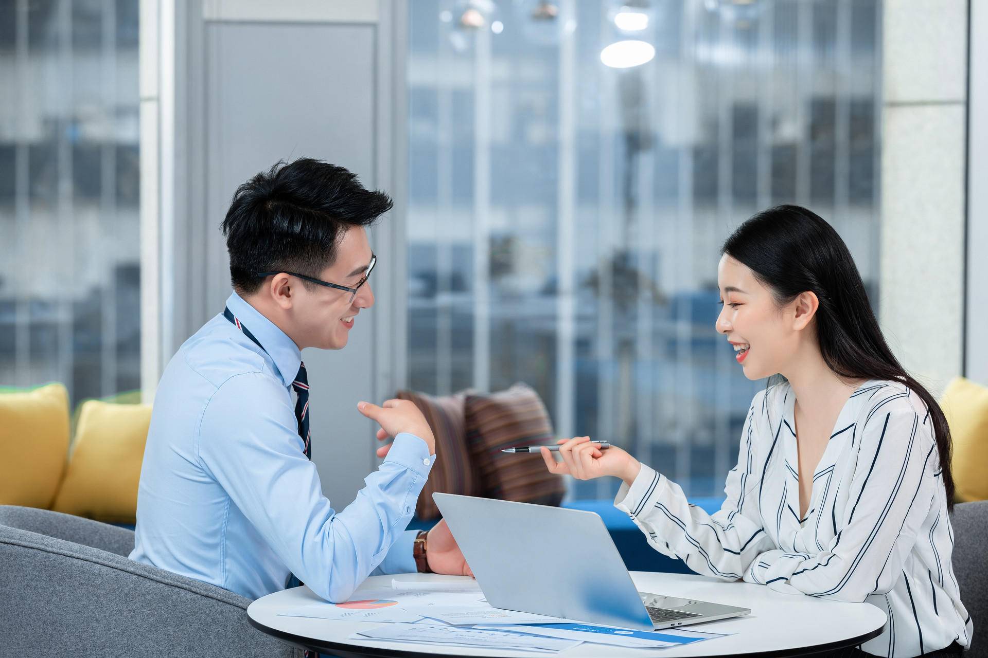 同事跟同事之间排挤你要怎么解决,如何对付单位同事总是背后使坏