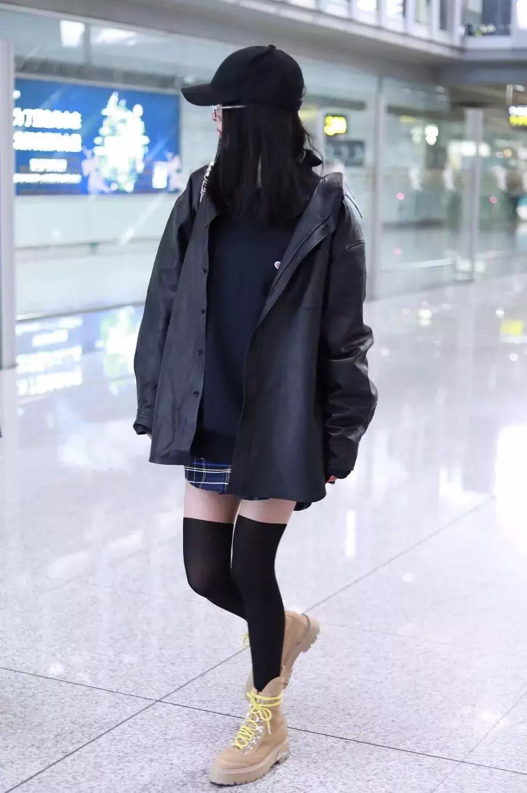 杨幂热巴穿的这些款式超出彩,杨幂热巴实力种草的牛仔外套