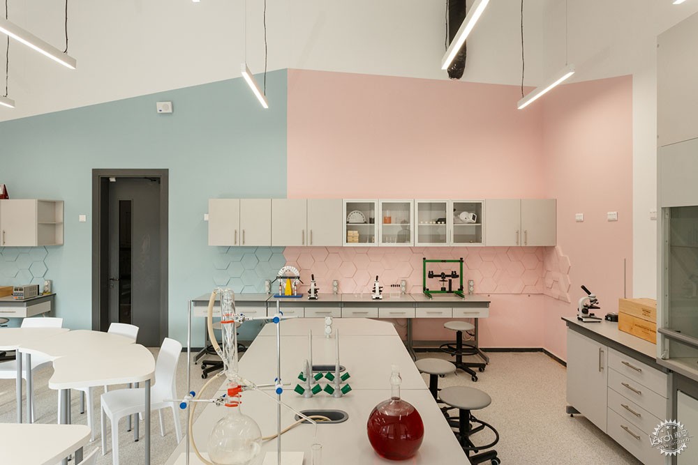 斑斓世界中的一抹白——基辅GymnasiumА+学校