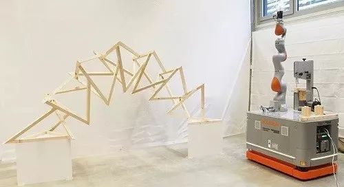 易家要闻——12月3日：马云怒怼雷军：风过去了，摔死的都是猪