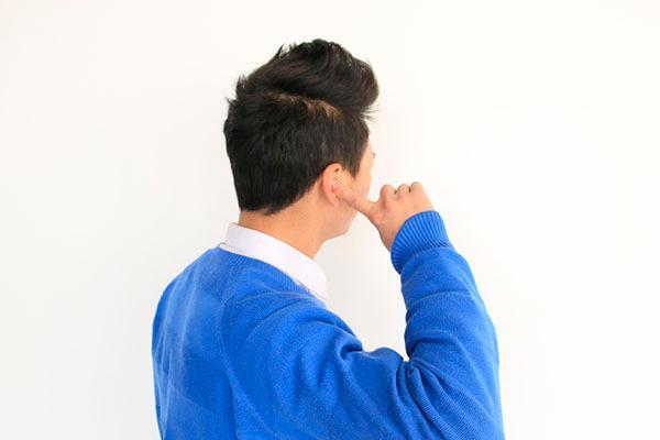 左耳朵突然发热代表什么预兆,右边耳朵突然发热怎么回事