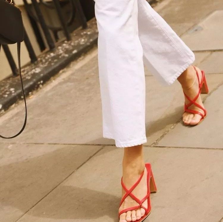 什么腿型穿什么鞋子好看,你是什么脚型代表什么命