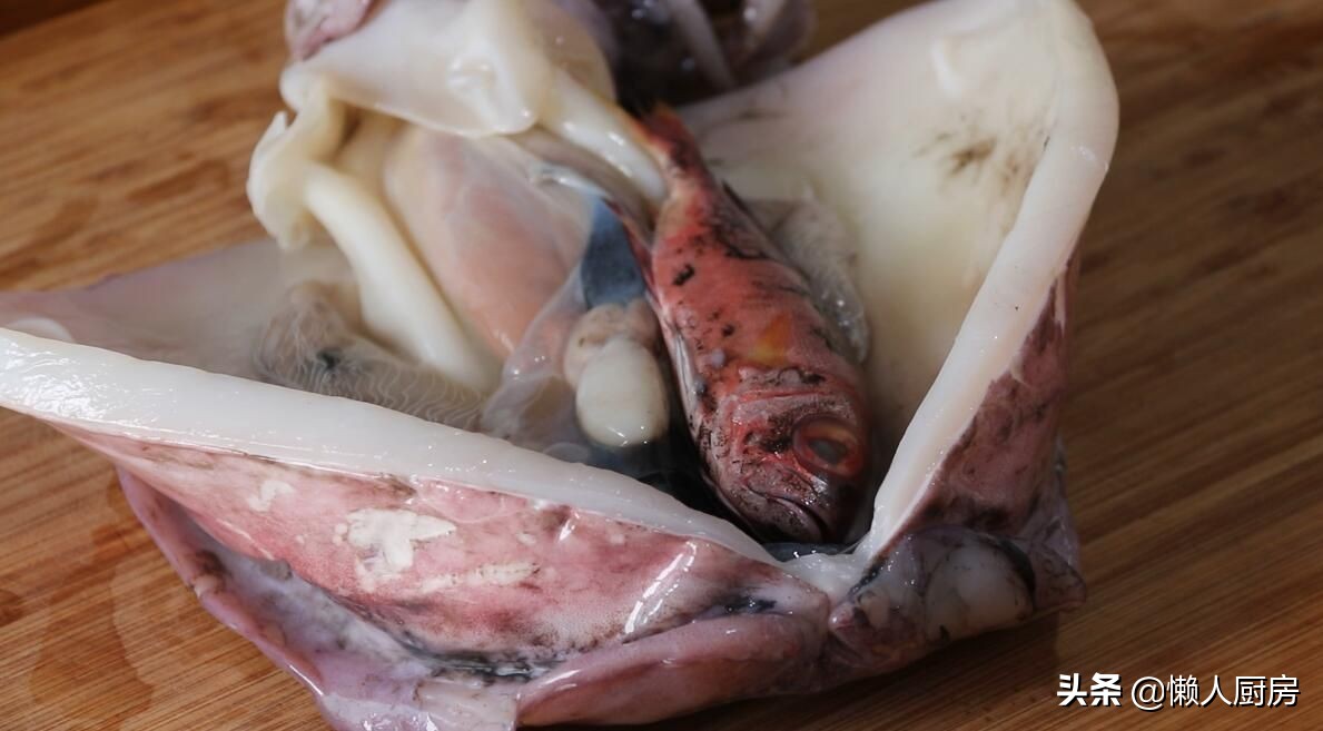大墨鱼整个红烧,墨鱼水饺墨鱼和肉的比例