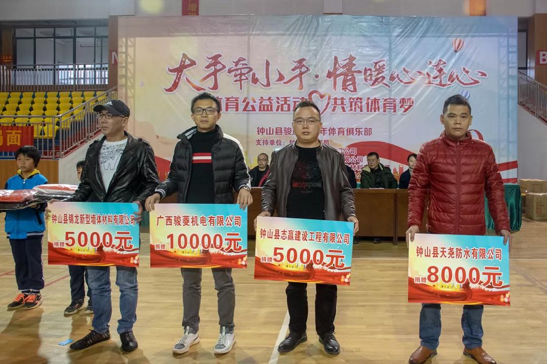 大手拉小手心连心公益活动,大手牵小手传递爱共成长公益活动