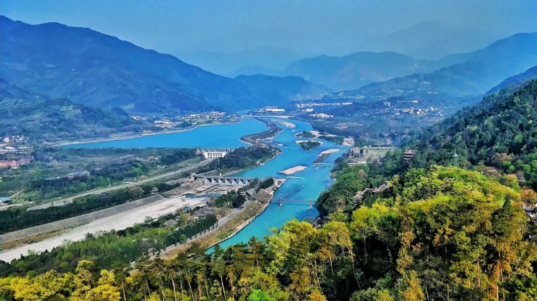 来都江堰的理由有很多,给都江堰一个被偏爱的理由