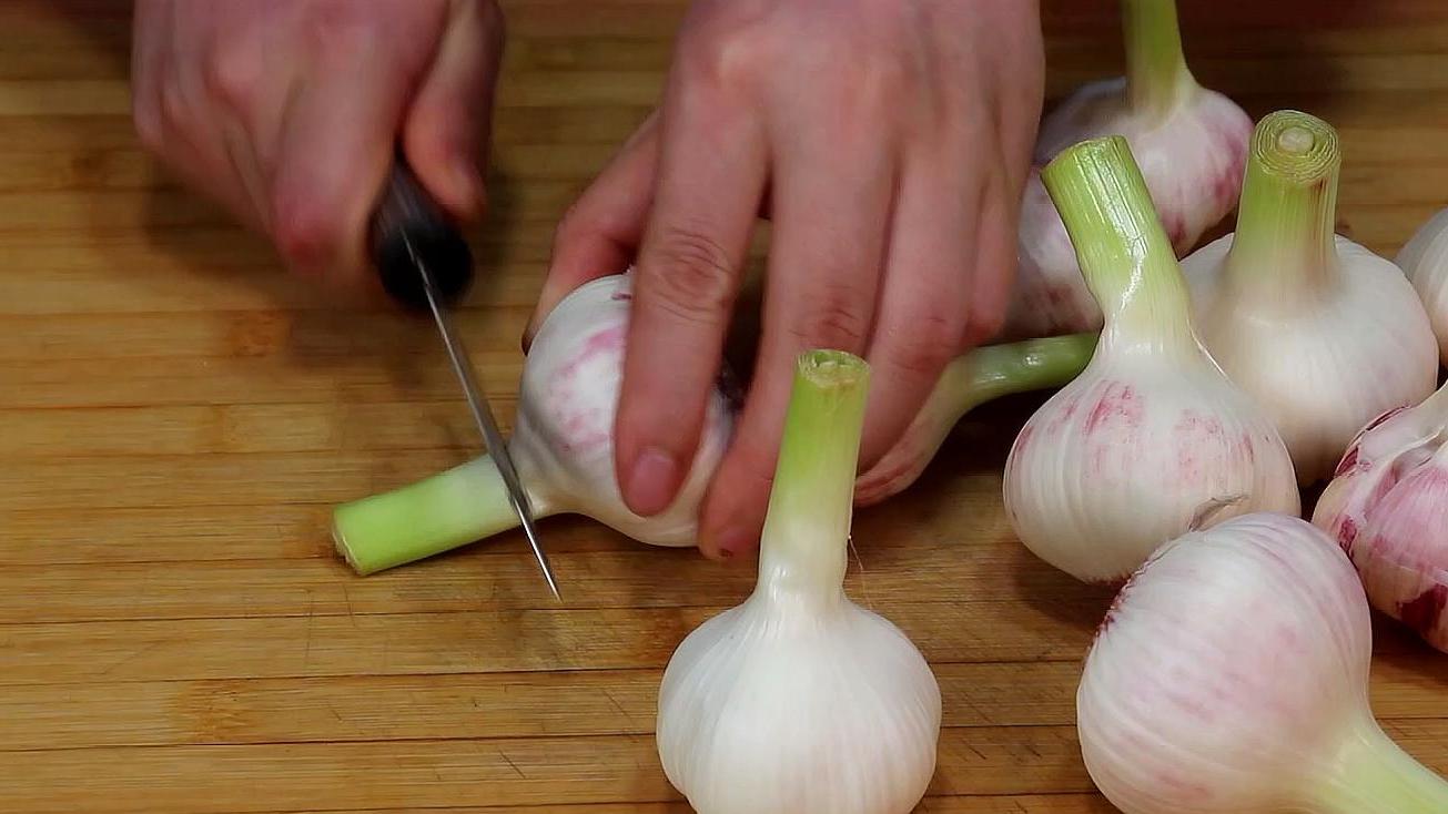 大蒜最简单的腌制方法,不加糖腌制10斤大蒜的正确方法