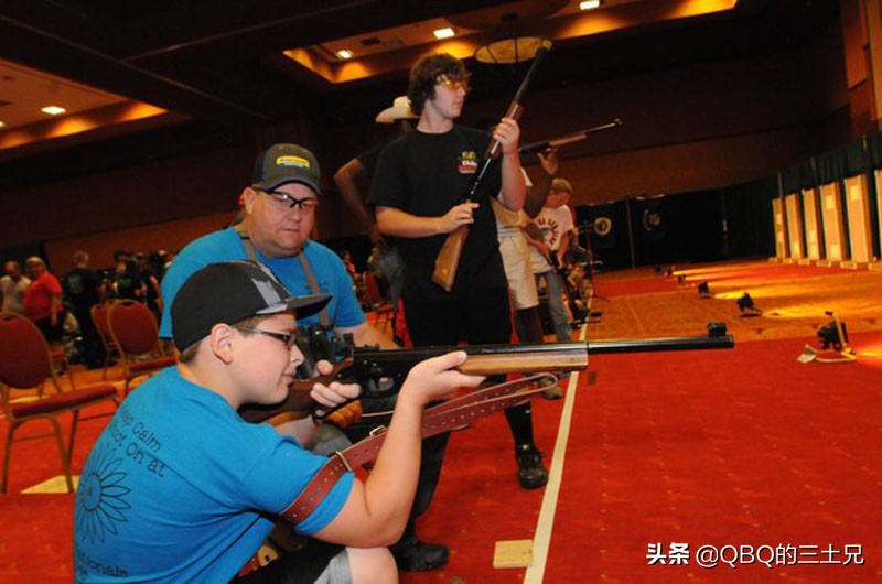 除了你熟悉的*弹铅**之外,世界上还有一多半的气枪,是打这种小球的