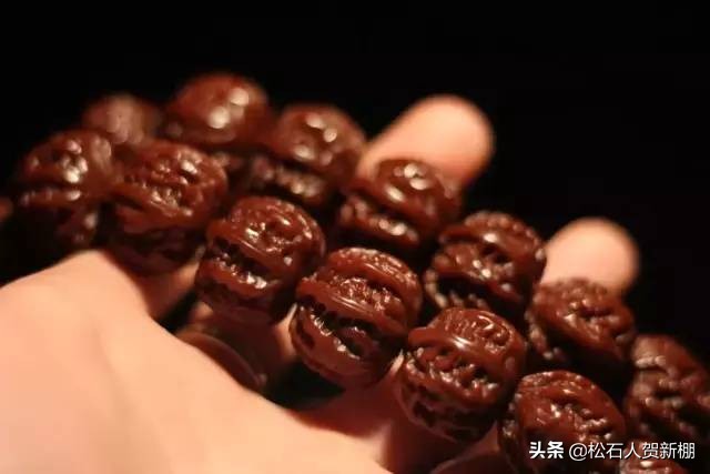 最容易盘出包浆的手串,盘玩包浆后变黑的文玩