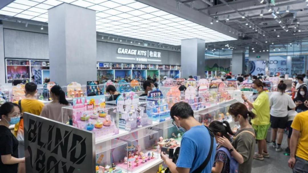 探店｜KK集团潮玩店X11：联名手办火热，背后是年轻人的情绪投射