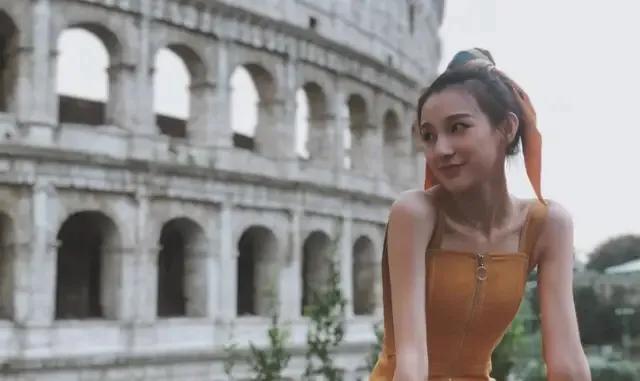 马凡舒首次主持天下足球,央视足球主持马凡舒