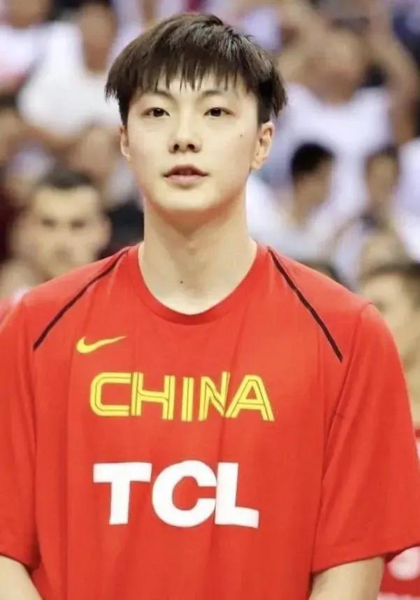 cba球员胡明轩打野球,cba胡明轩圈粉