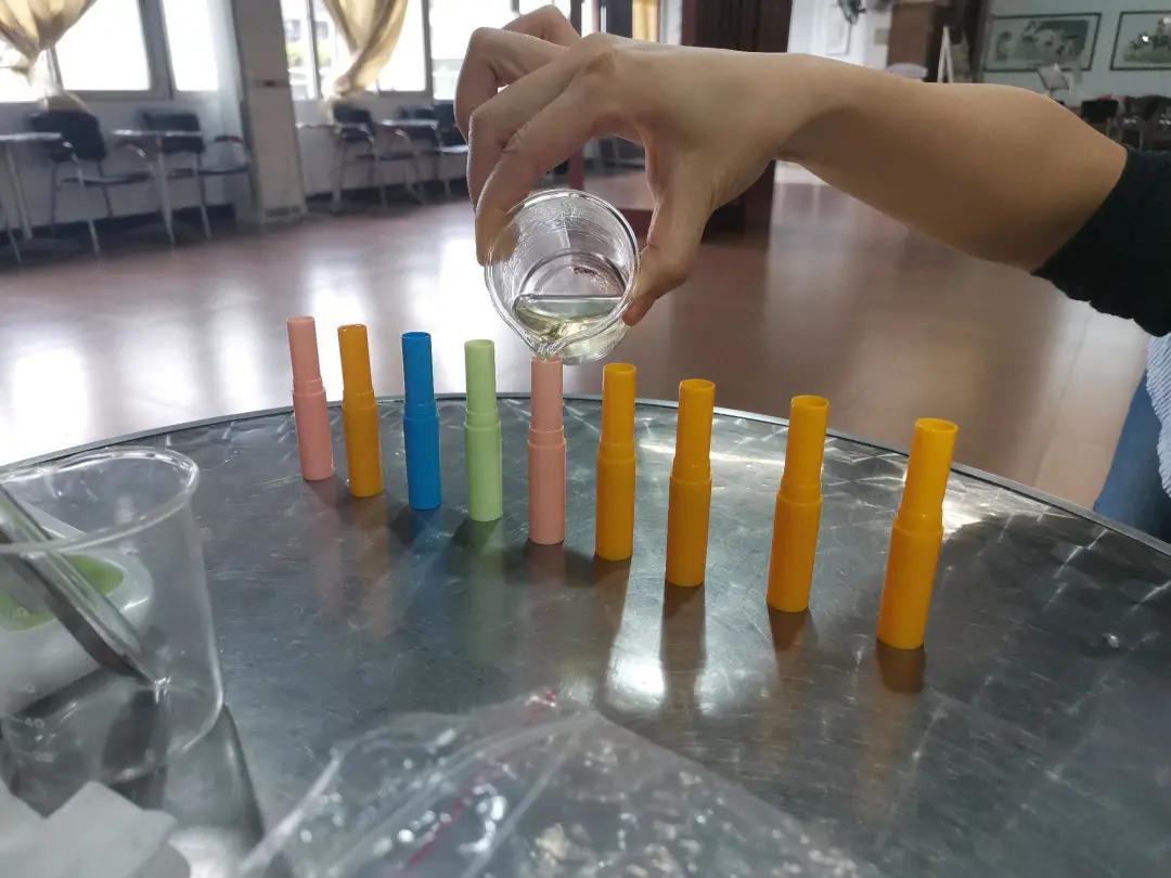 简单的自制润唇膏做法,自制一支润唇膏最好的配方