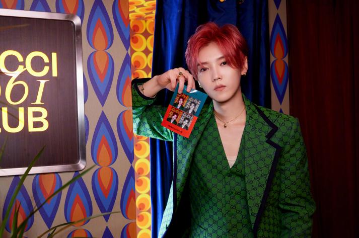 鹿晗脸部发福,鹿晗久违晒照造型梦回少年时期