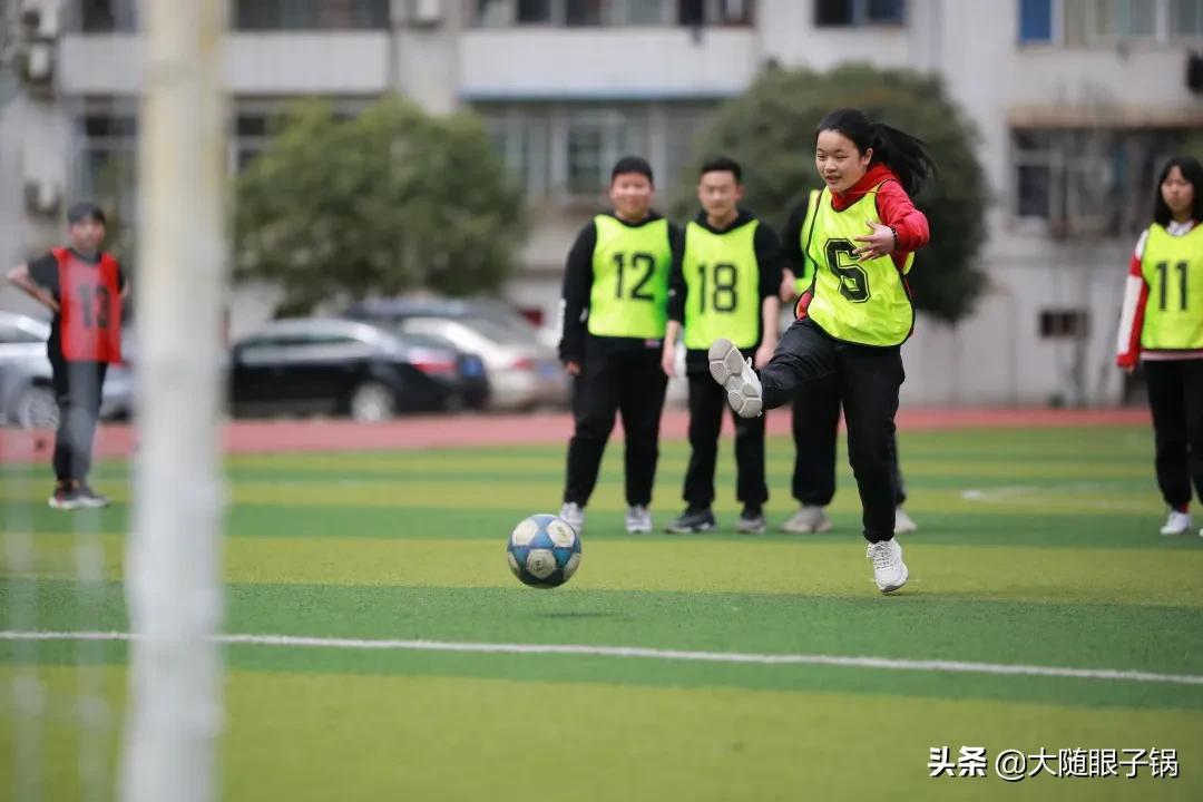 随州外国语小学足球比赛,外国语学校足球小将比赛