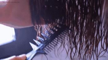 卷发睡一觉如何不变形,烫的卷发怎么绕着打理