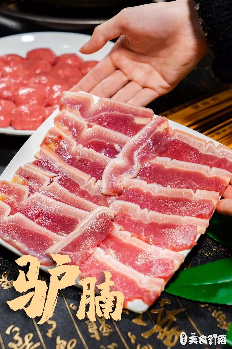 终于吃到啦！靠着明档新鲜现切的驴肉火足多年，人均30+大胆吃