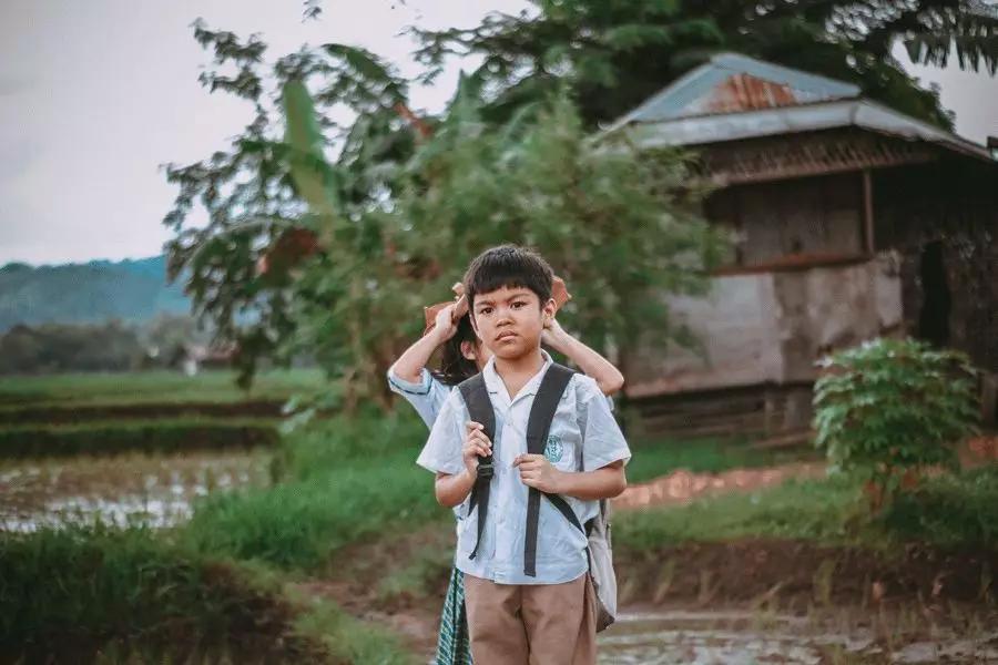 “火车卧铺这么便宜，为什么还有人买硬座？”：你没穷过，你不懂