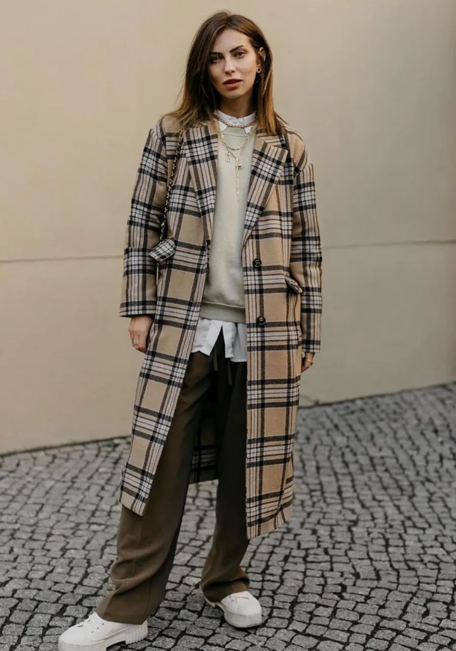 墨绿色格纹大衣怎样搭配好看,短款格纹毛呢大衣的搭配方法