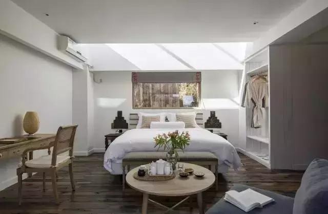 49岁大叔建石头房,50岁大叔花了2800娶个媳妇