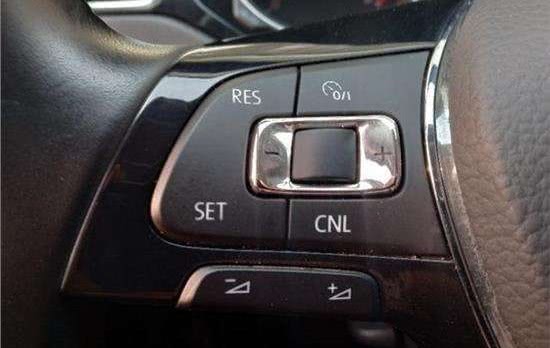 汽车方向盘上的res怎么使用,方向盘上的set功能是什么