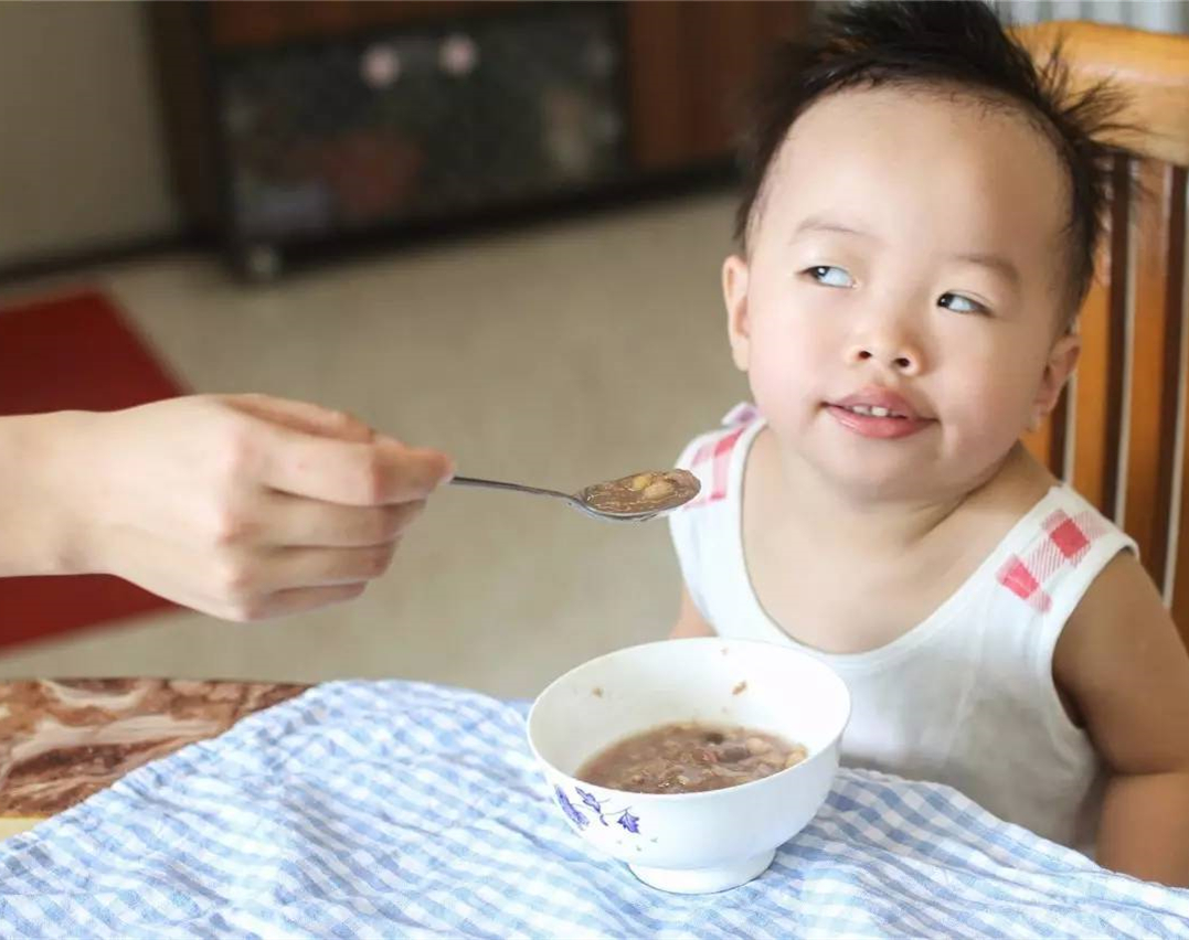 宝宝饿几顿都不吃饭怎么办,宝宝不爱吃饭不知道饿是怎么回事