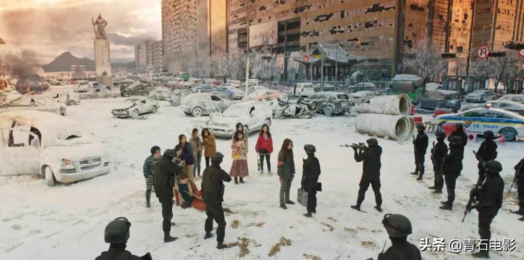 连续4天上榜，比《王国》尺度还大，不愧是一集30亿韩元的韩剧