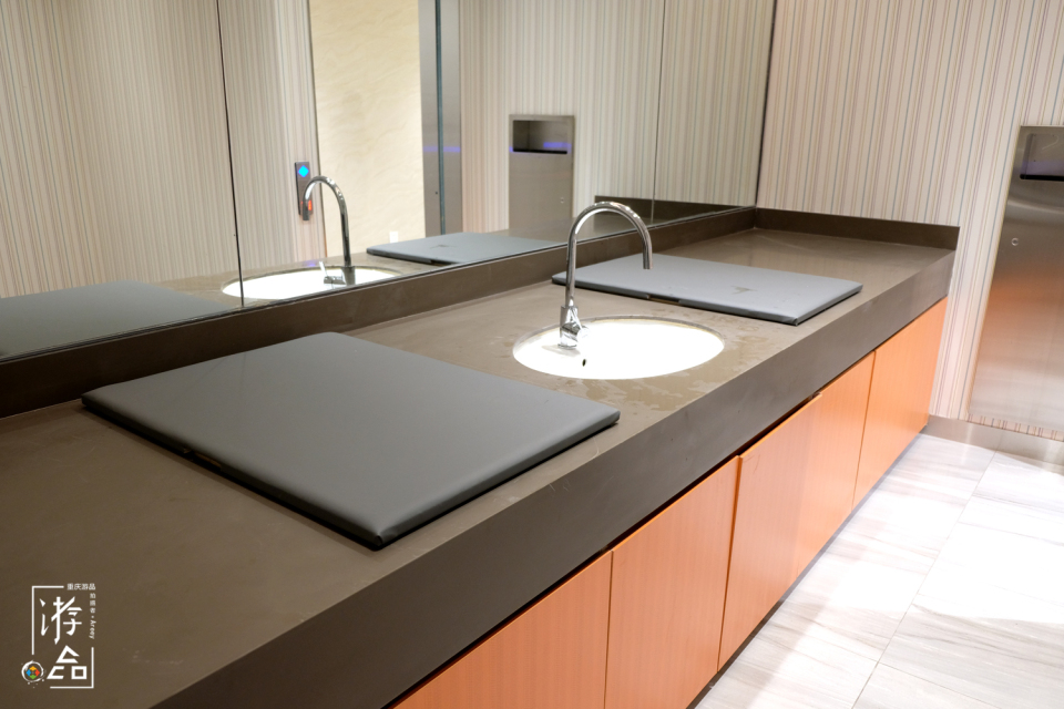 紧到说，重庆话最富有生命力的动词：解手，打王逛，达扑爬