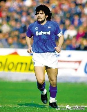 足球技战术训练视频,足球体能训练10种训练手段