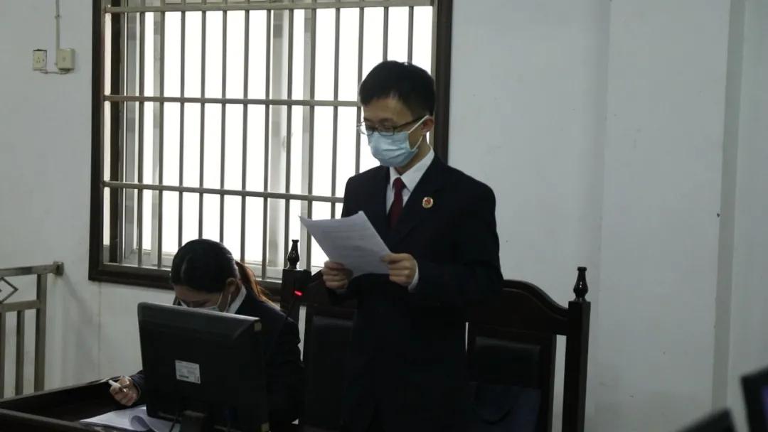 加强对偷窨井盖的违法打击,关注脚下安全