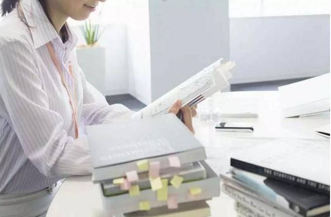 女研究生找不到工作流落街头,女研究生哭诉找不到工作