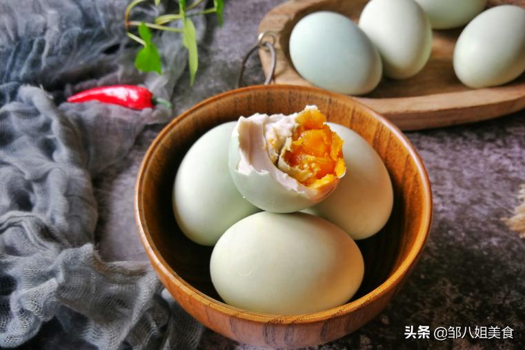 腌咸鸭蛋不放白酒怎么腌,腌咸鸭蛋不加盐的做法