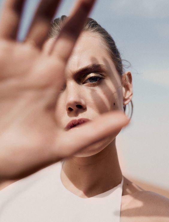 一直在美白却越来越黑的原因,为什么用了美白精华反而黑了