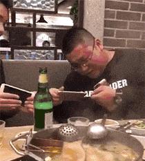 搞笑gif趣图哥们你不要太过分了,搞笑gif趣图大爷你走路小心点好吗