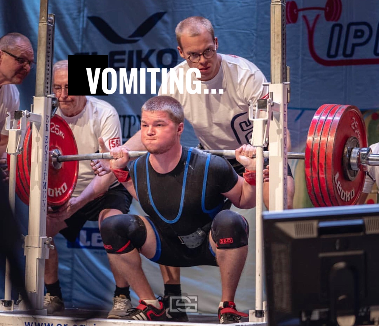 深蹲后头晕恶心想吐是怎么回事,深蹲练后吐是怎么回事