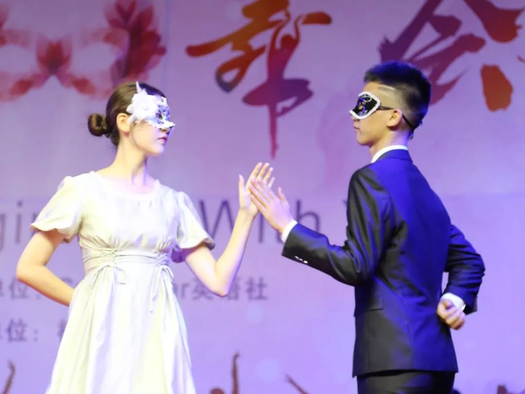 一场派对,一张面具,浪漫由你!川大锦江学院举行“假面舞会”