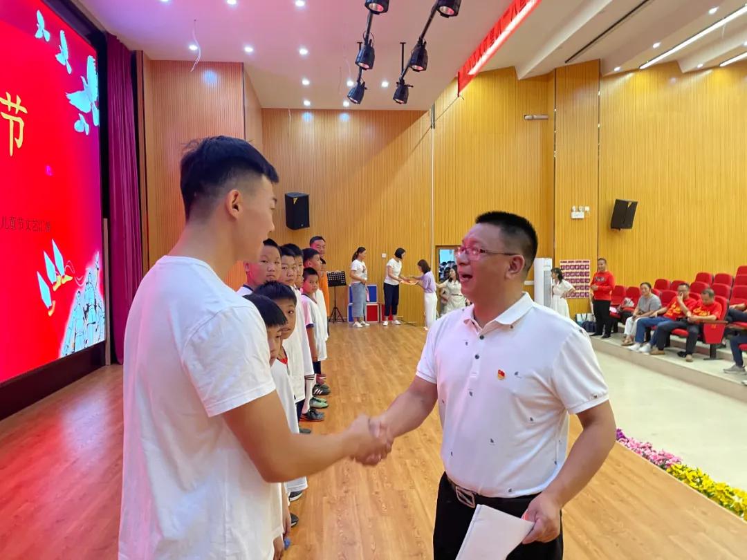 儿童庆祝建党100周年文艺汇演,庆祝建党百年文艺演出儿童合唱