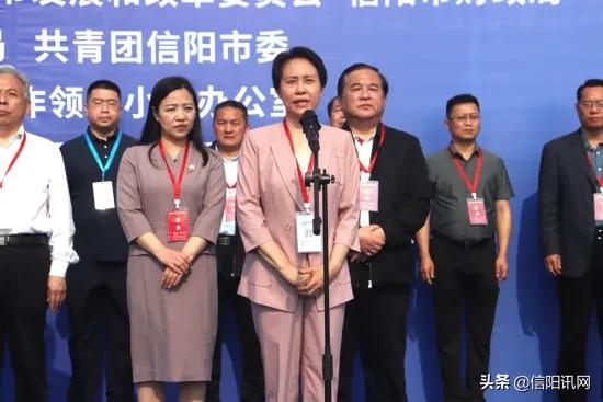 信阳第六届“市长杯”校园足球比赛开幕仪式在大别山高中隆重举行