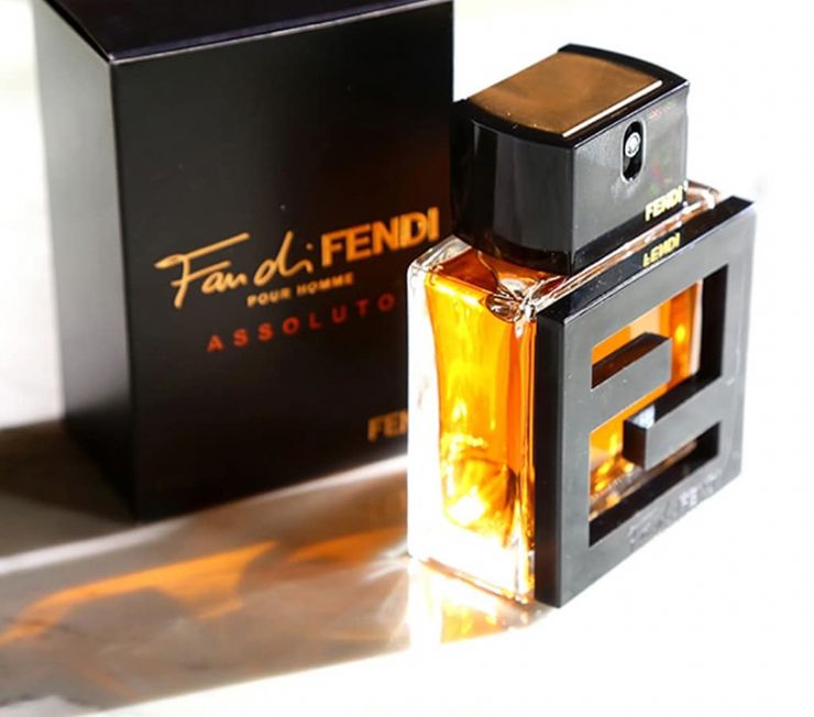 现在的00后都把FENDI当潮牌，连女朋友都要买腋下包