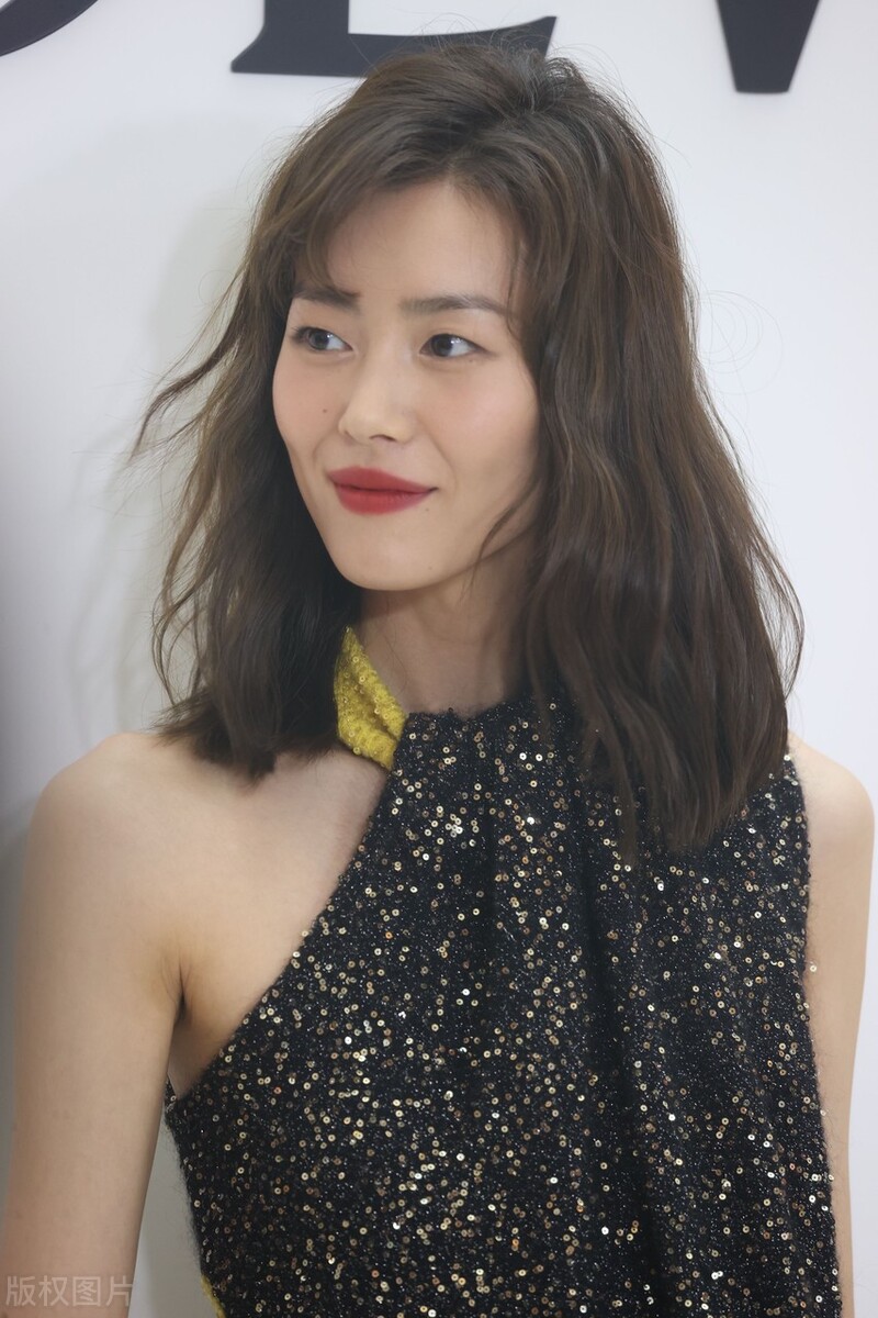 最近瘦出排骨胸的女明星,瘦出排骨胸的女星