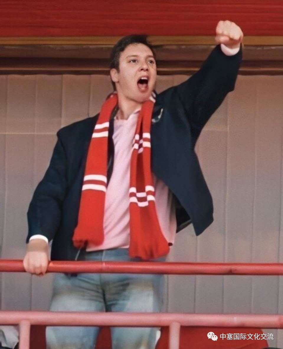 #塞尔维亚神编辑#冲上热搜！“铁板朋友来了！”网友：有点香