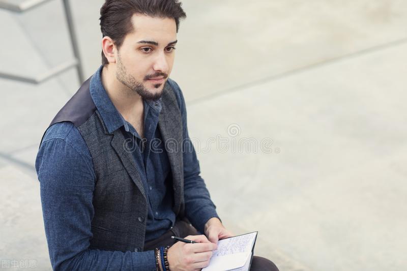 硅谷钢铁侠埃隆马斯克的第一桶金,科技狂人埃隆·马斯克的传奇人生