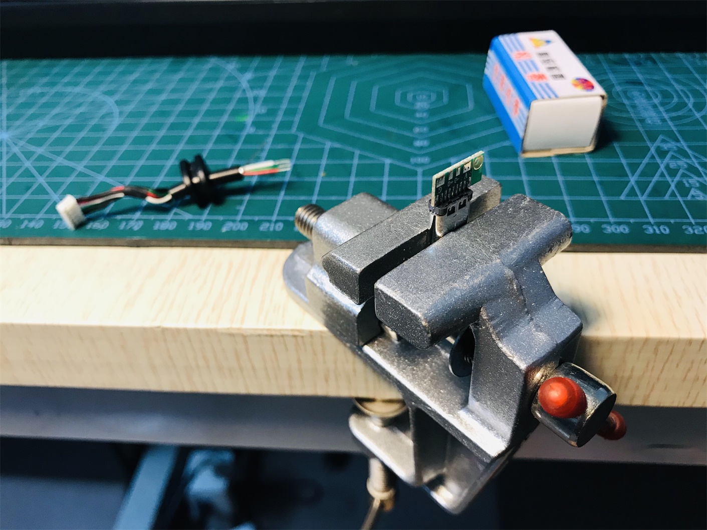 3494机械键盘,不到百元的青轴高颜值键盘