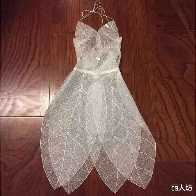 “一个两米多的沙雕，想要一个三米的女朋友......”你品品哈哈