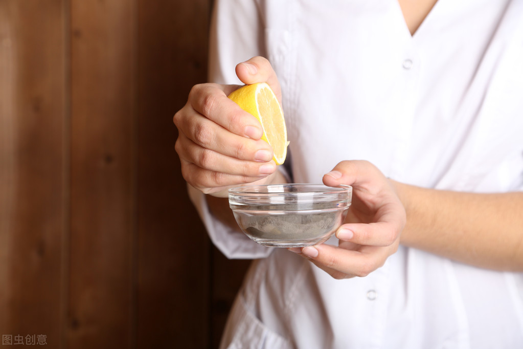 白t恤发黄最有效的洗白方法,白t恤衫发黄怎么变白