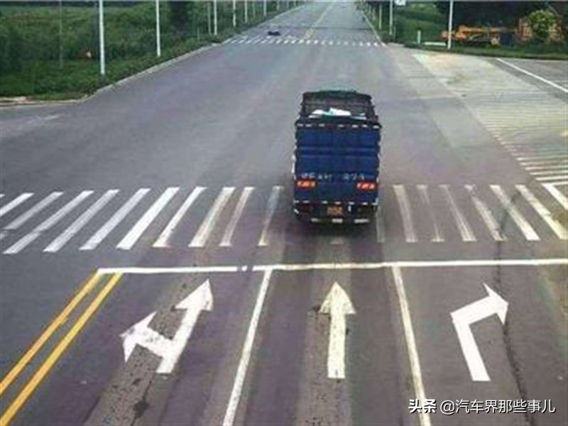 禁止右转的红灯右转了扣几分,右转不用等红灯为啥扣6分罚款200